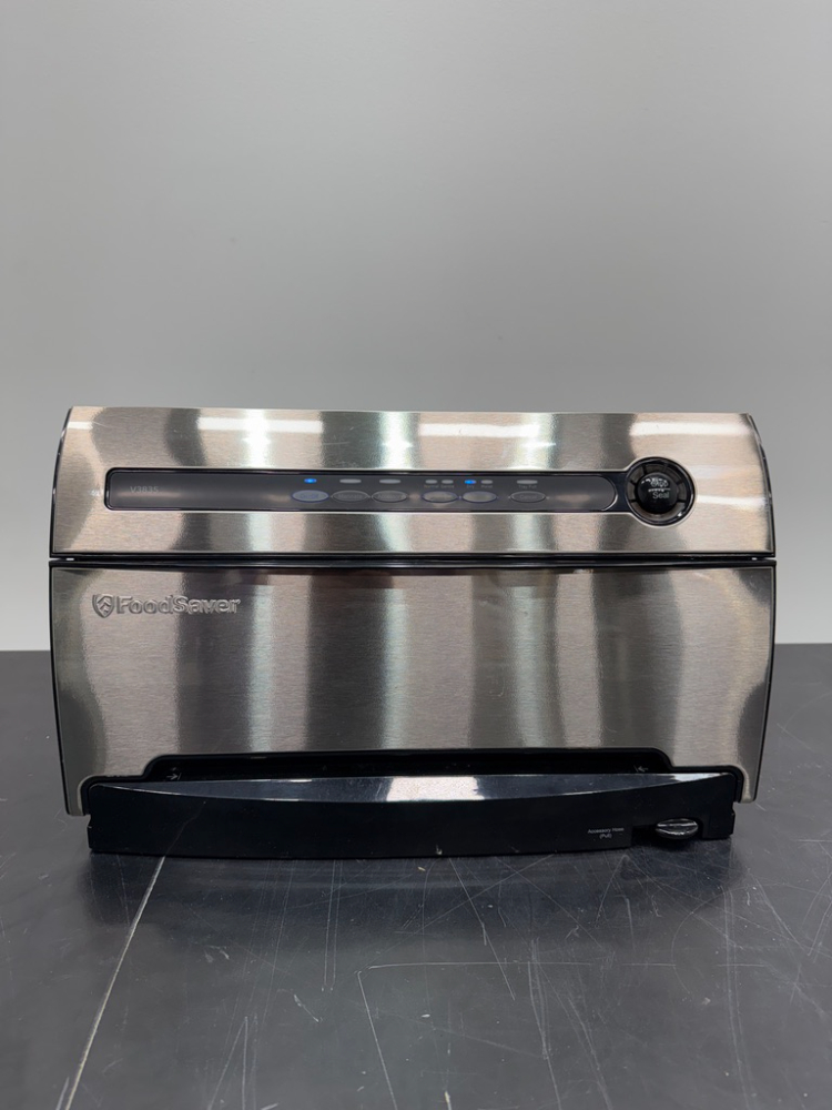 Image of FoodSaver V3835 Vacuum Sealer machine.